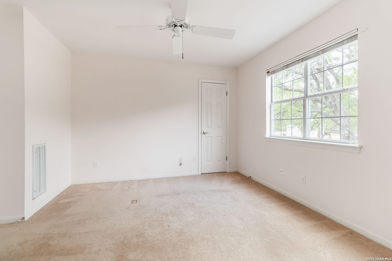 31949 Oak Ridge Parkway Bulverde, TX 78163 - Photo 33 of 50 an empty room with a window