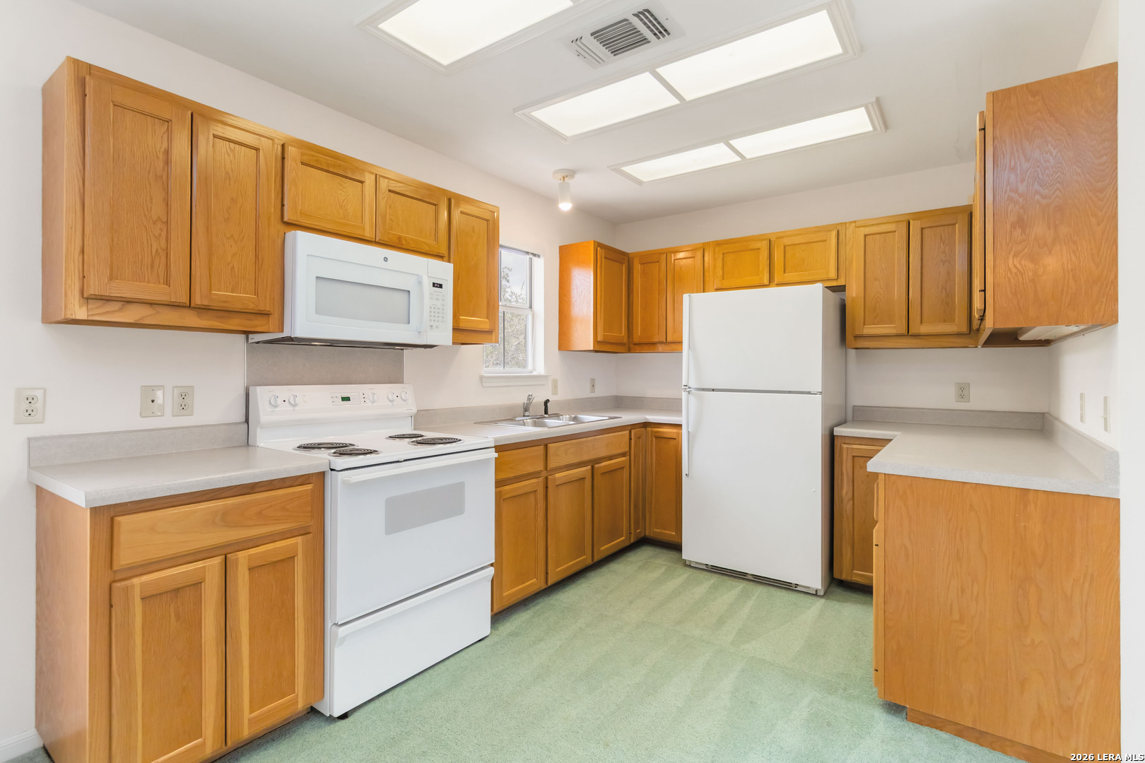 31949 Oak Ridge Parkway Bulverde, TX 78163 - Photo 40 of 50 a kitchen with a refrigerator sink stove and microwave