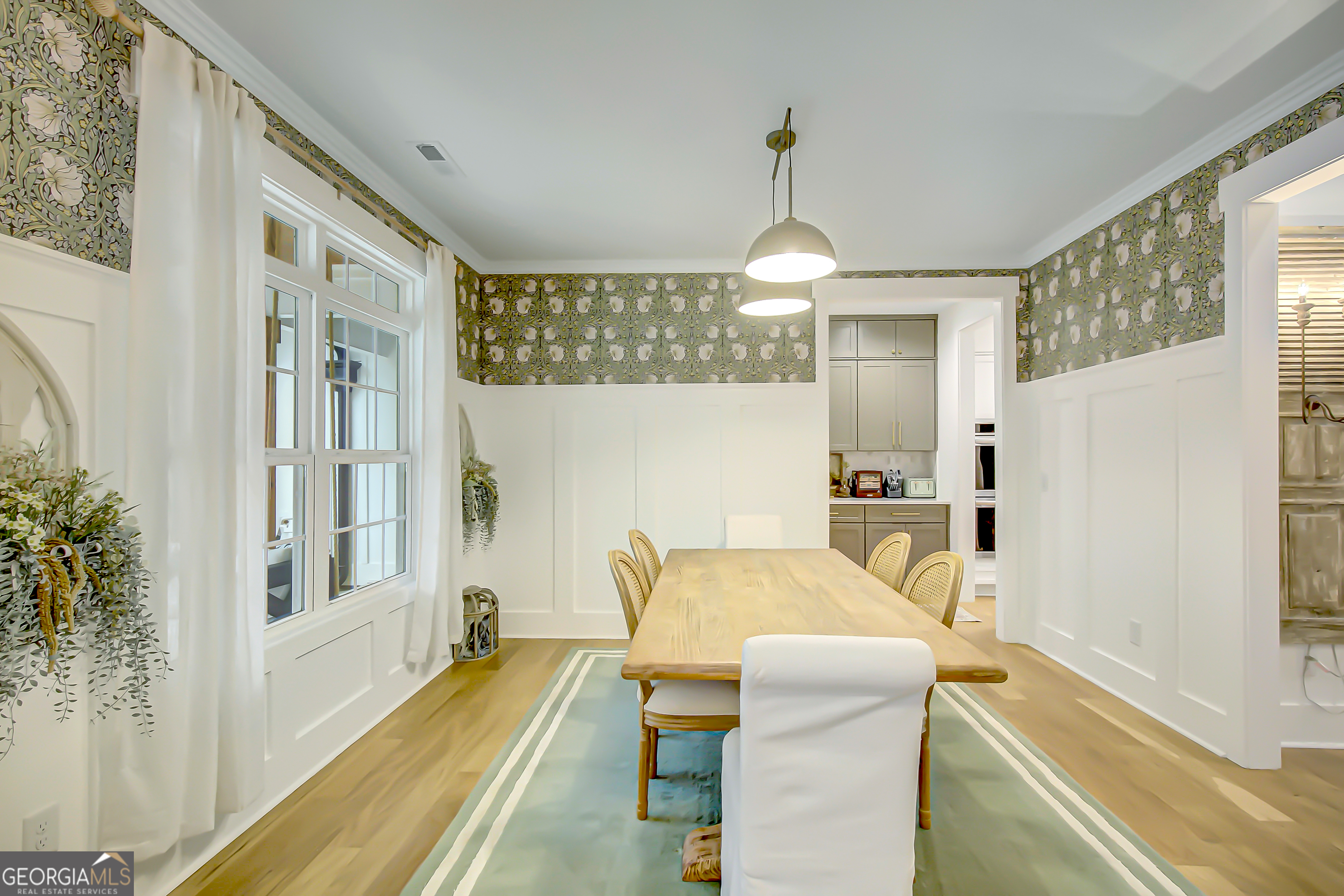 140 South Alexander Creek Road Newnan, GA 30263 - Photo 24 of 67 a view of a dining room with furniture wooden floor and chandelier