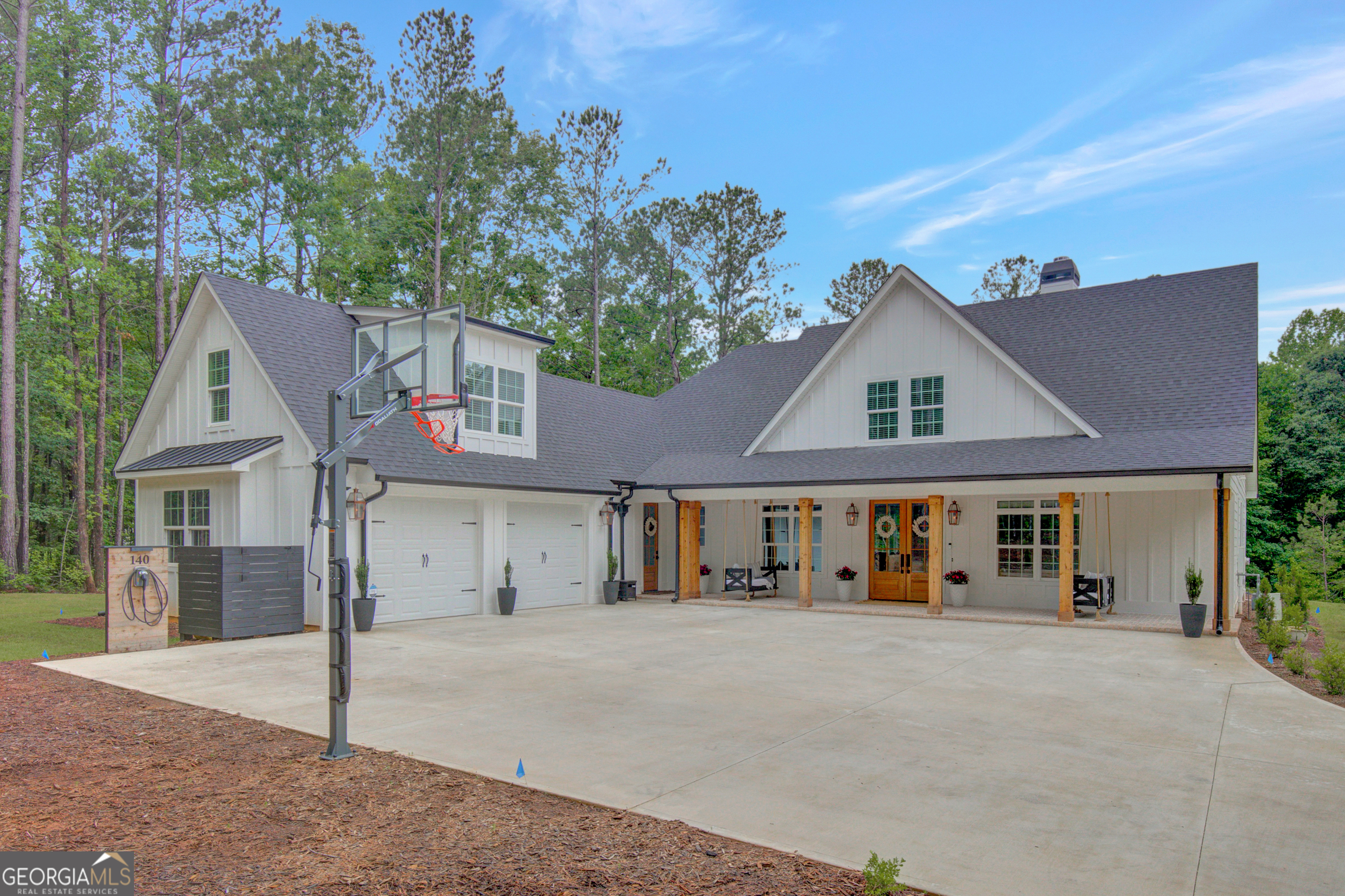 140 South Alexander Creek Road Newnan, GA 30263 - Photo 67 of 67 front view of a house with a street