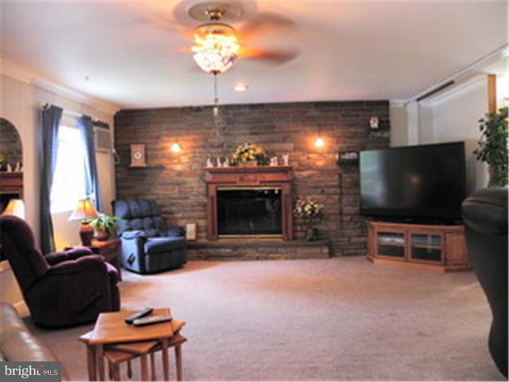 679 Locust Road Warminster, PA 18974 - Photo 12 of 25 Family Room