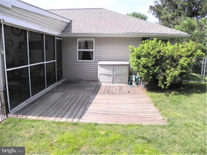 679 Locust Road Warminster, PA 18974 - Photo 5 of 25 Deck