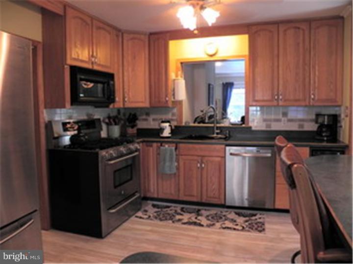 679 Locust Road Warminster, PA 18974 - Photo 9 of 25 Kitchen