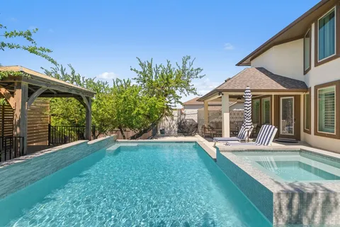 $950,000 | 15504 Cabrillo Way, Austin, TX 78738