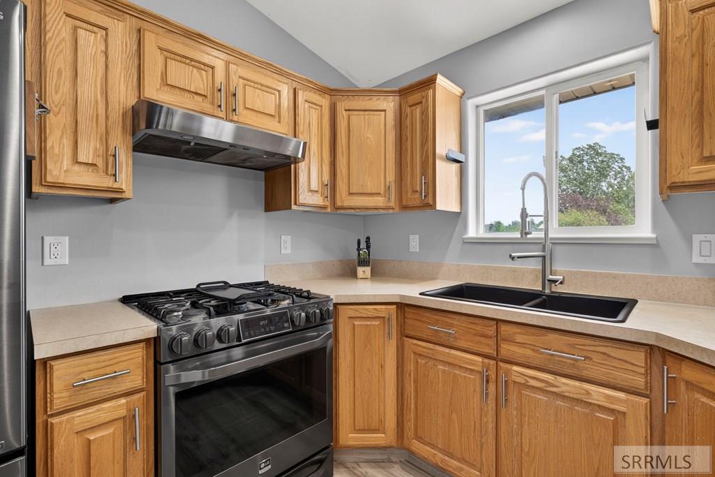 1409 Ridgewood Drive Ammon, ID 83406 - Photo 9 of 55