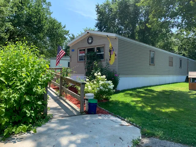 $60,000 | 32200 45th Street, Unit 127, Burlington, WI 53105