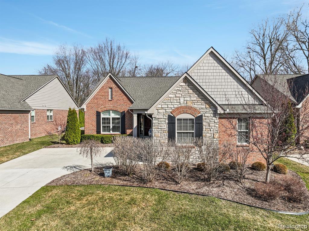 4617 Oakhurst Ridge Road Clarkston, MI 48348 - Photo 2 of 39