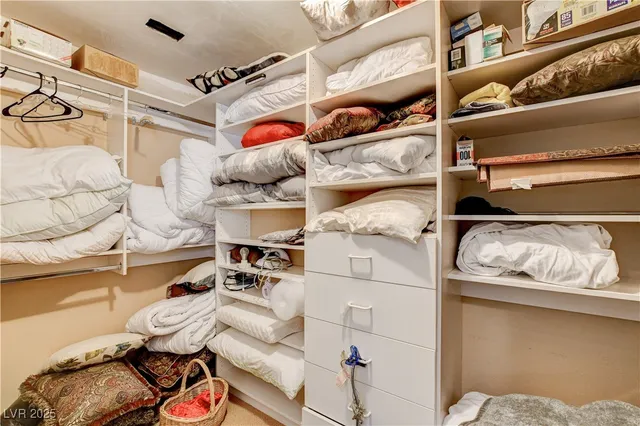 $725,000 | 6017 Cottontail Cove Street, Las Vegas, NV 89130