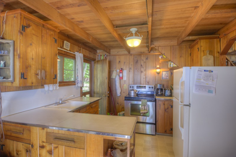 8726 South Dunns Farm Road Maple City, MI 49664 - Photo 10 of 34 1829323-9.JPG
