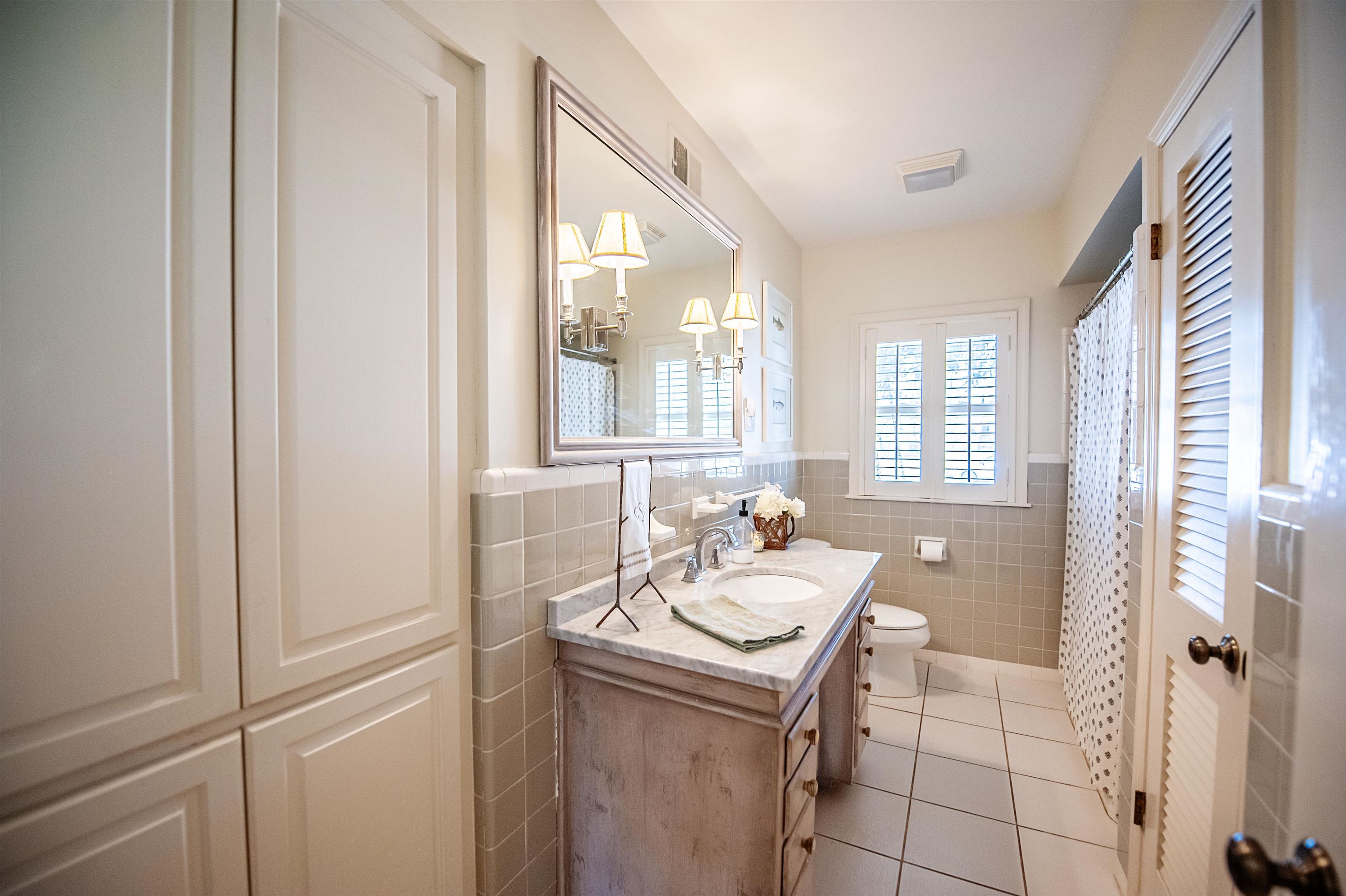 5431 South Angela Road Memphis, TN 38120 - Photo 19 of 25 a bathroom with a sink a mirror and a shower