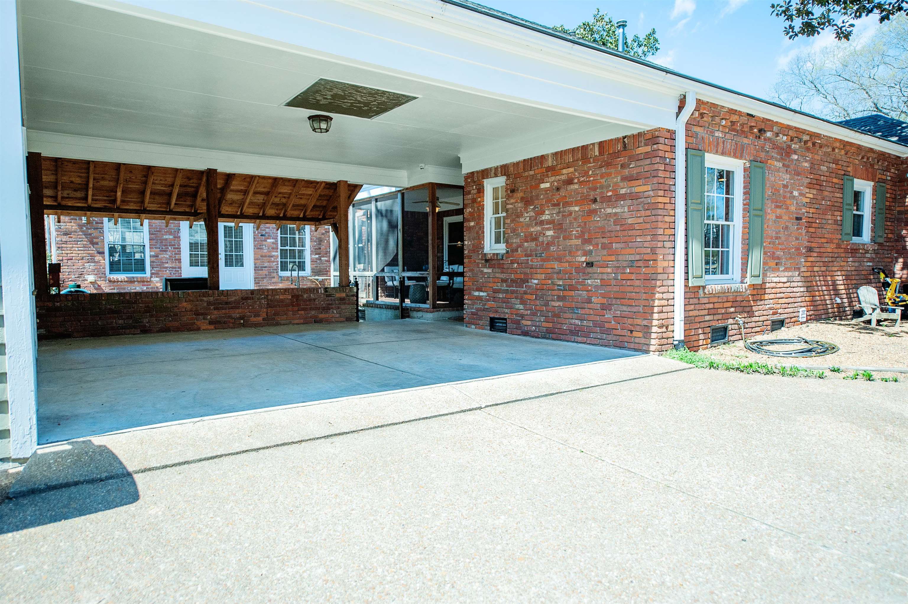 5431 South Angela Road Memphis, TN 38120 - Photo 24 of 25 a view of a car garage
