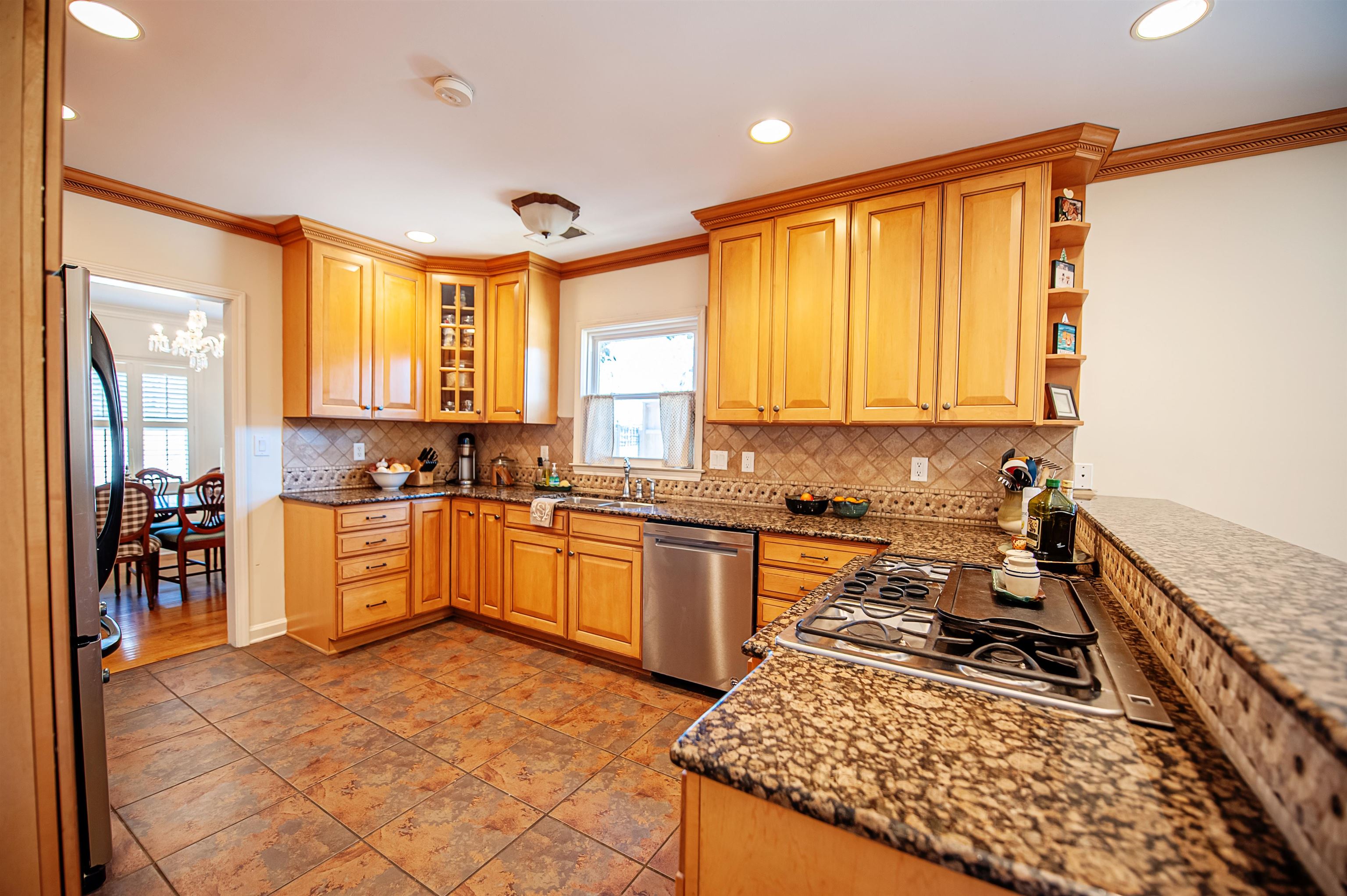 5431 South Angela Road Memphis, TN 38120 - Photo 8 of 25 a kitchen with a stove a sink and a refrigerator