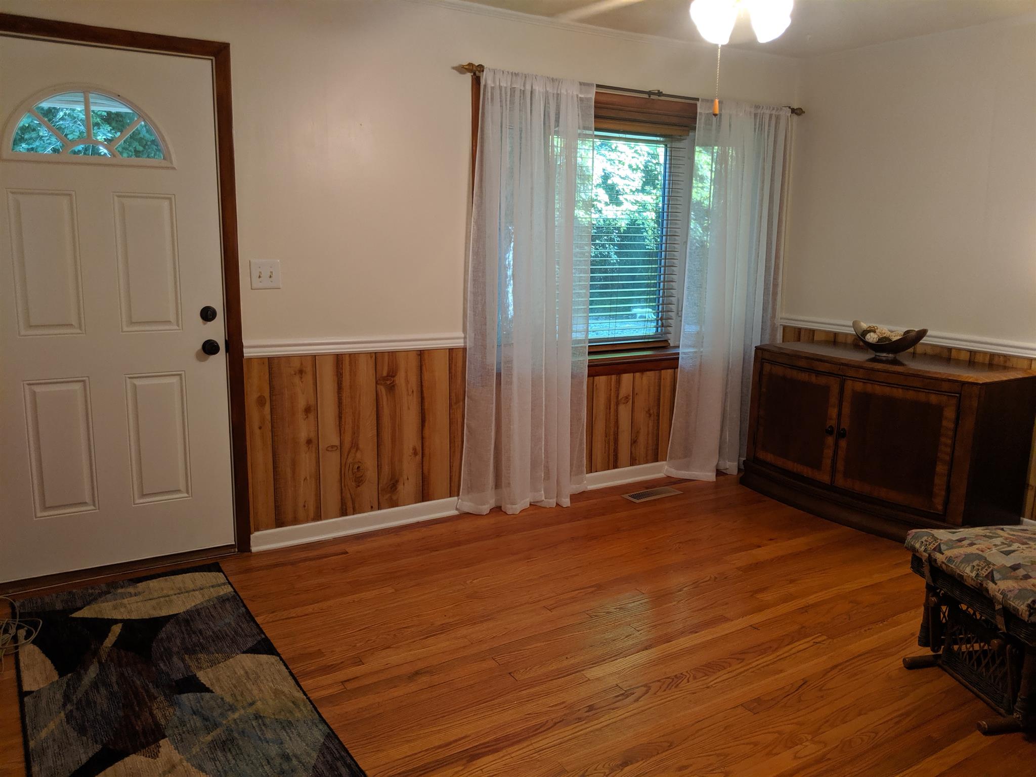136 River Road Morrison, TN 37357 - Photo 13 of 24 Living room has hardwood floors.