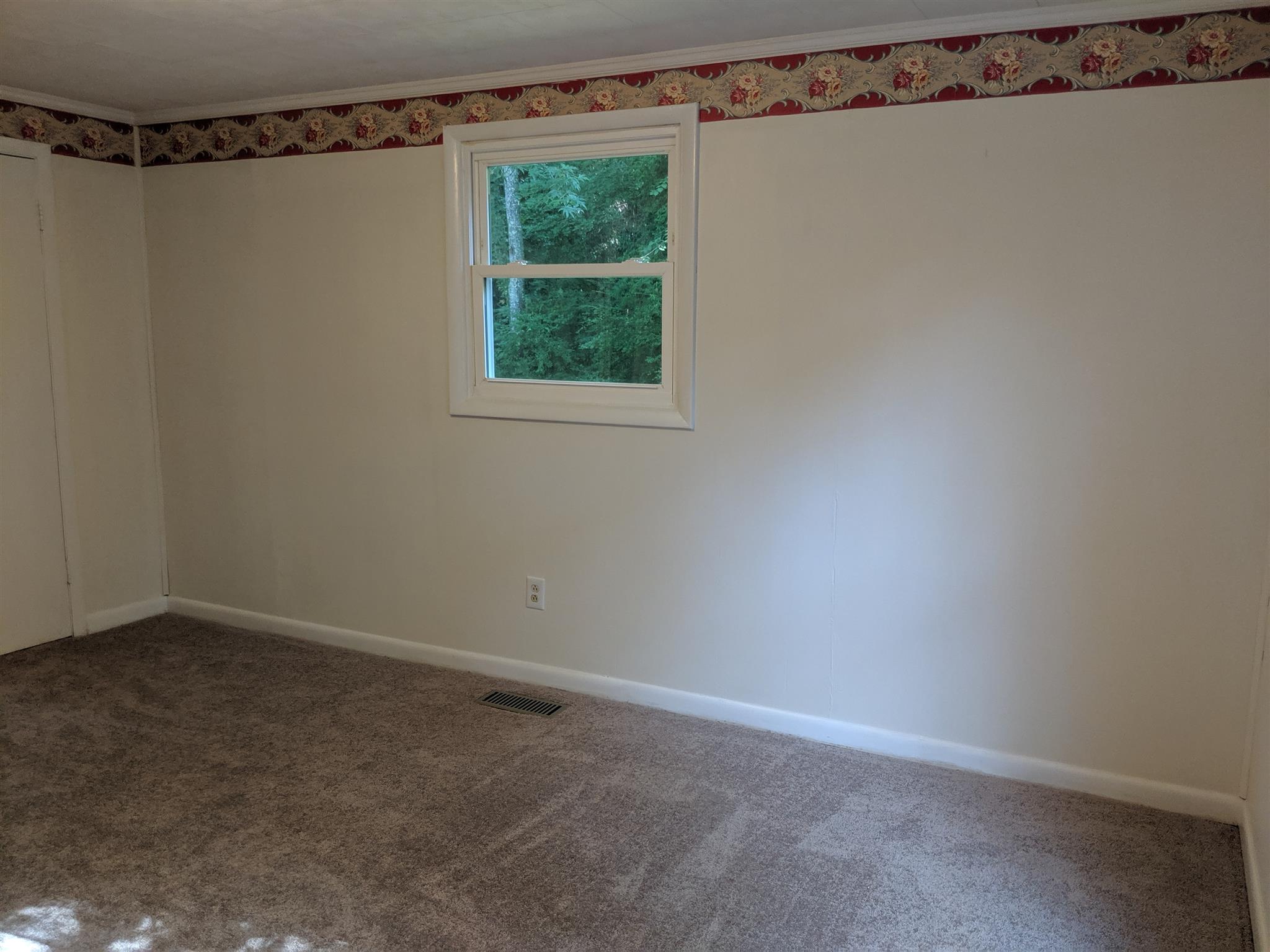 136 River Road Morrison, TN 37357 - Photo 16 of 24 Master bedroom has a private bath and walk in closet.