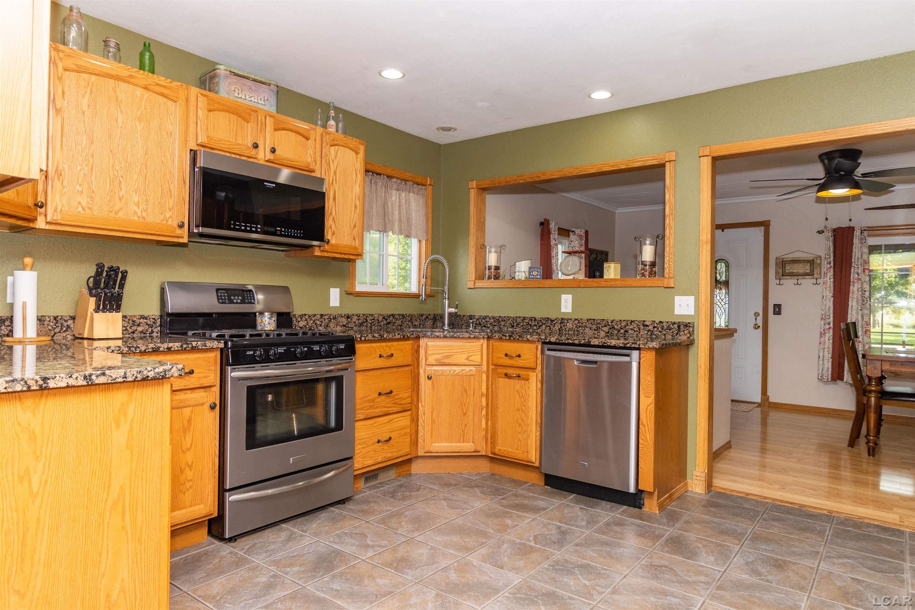 2816 Sharp Road Adrian, MI 49221 - Photo 13 of 58