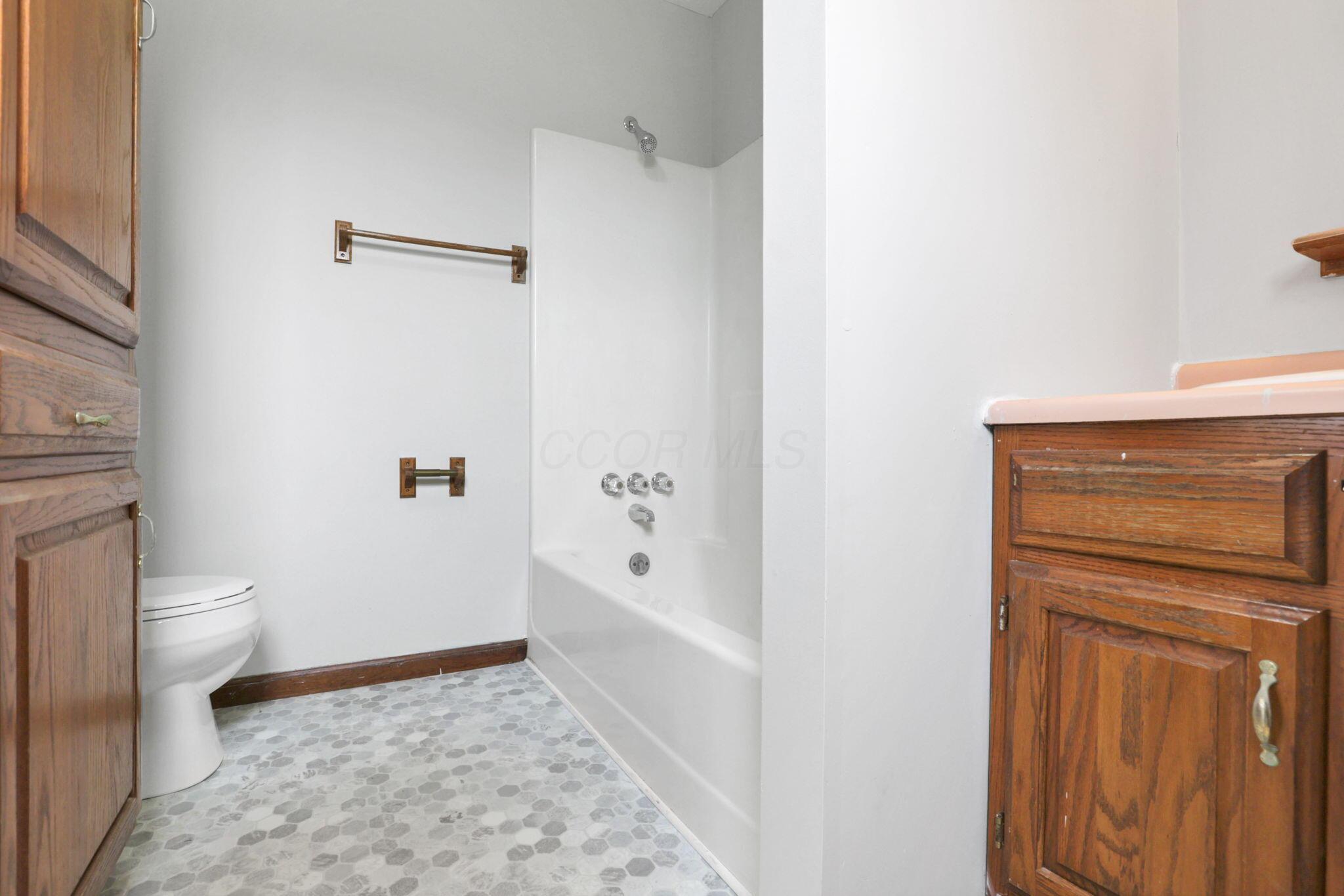 9416 Baker Road Stoutsville, OH 43154 - Photo 16 of 52 Ensuite