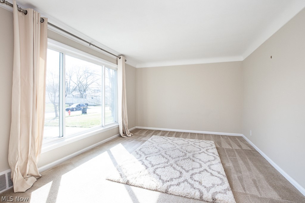 1646 Harwich Road Cleveland, OH 44124 - Photo 3 of 39 Living room with light colored carpet