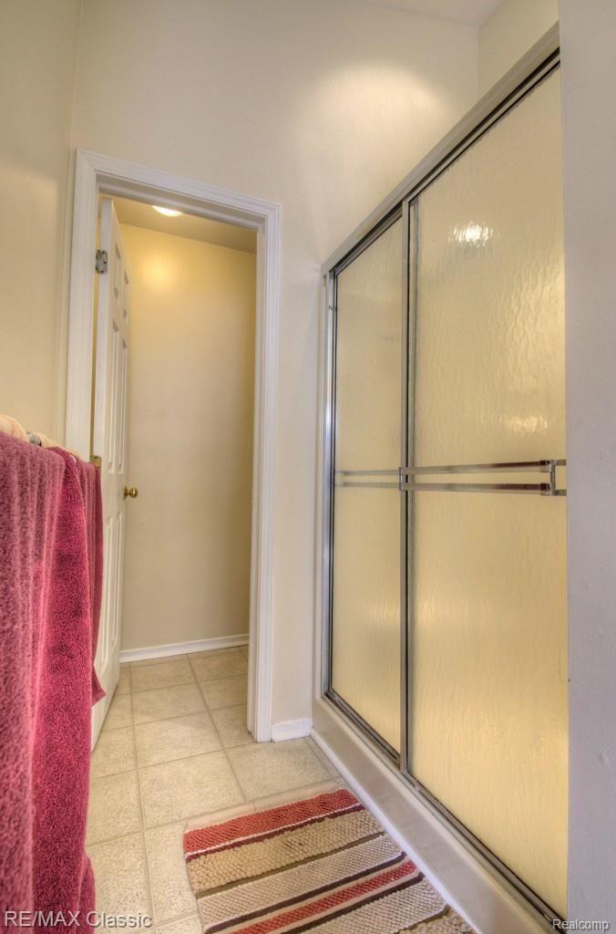 45575 Hanford Road Canton, MI 48187 - Photo 18 of 27 Master Bath