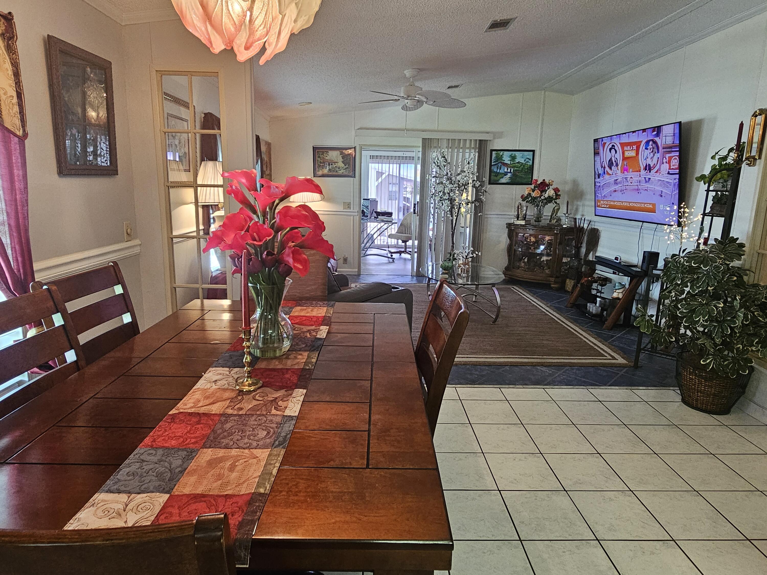1601 Highway 441, Unit 28 Okeechobee, FL 34974 - Photo 5 of 35 a living room with furniture and flowers