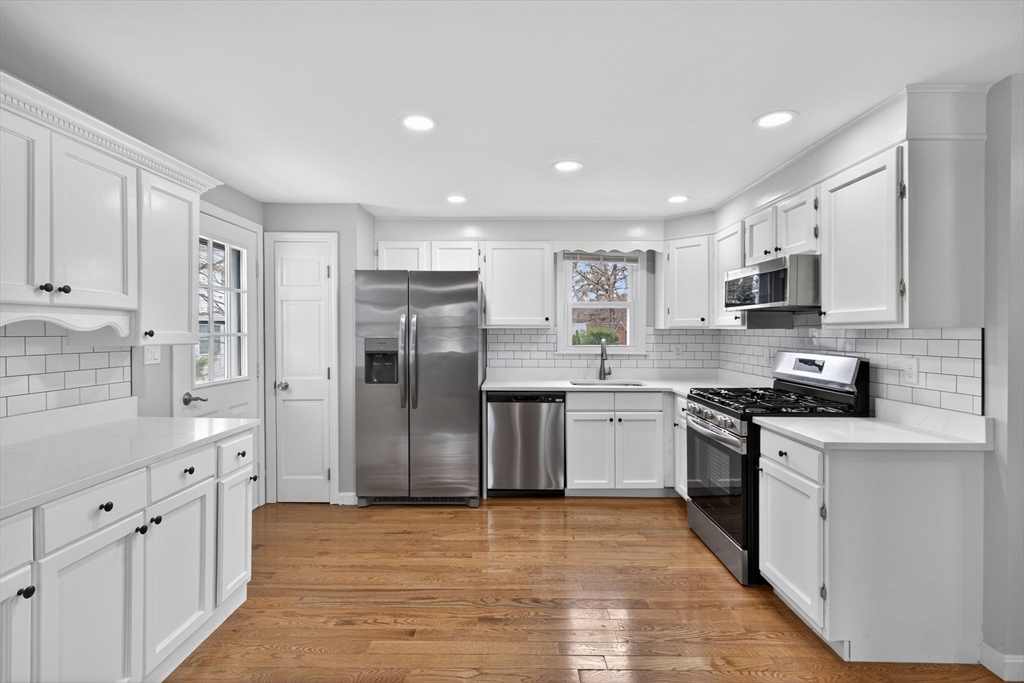 14 Cedarwood Road Billerica, MA 01821 - Photo 14 of 41