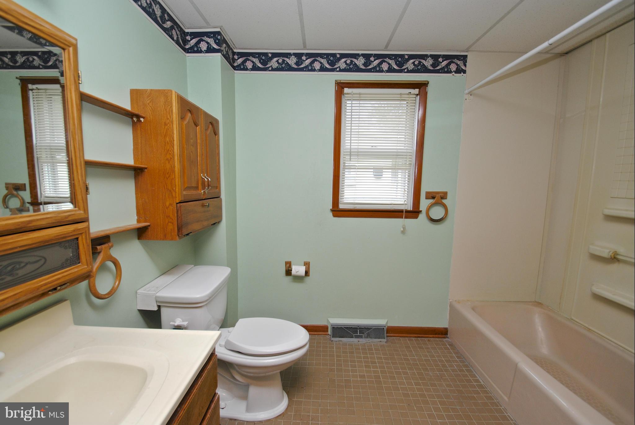 717 Red Cedar Road Annapolis, MD 21409 - Photo 15 of 30 a bathroom with a toilet a sink and bathtub