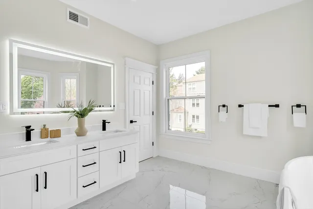 $12,500 | 686 Centre Street, Newton, MA 02458