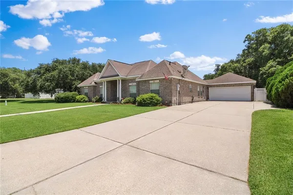 $399,000 | 135 Maud Olive Drive, Belle Chasse, LA 70037