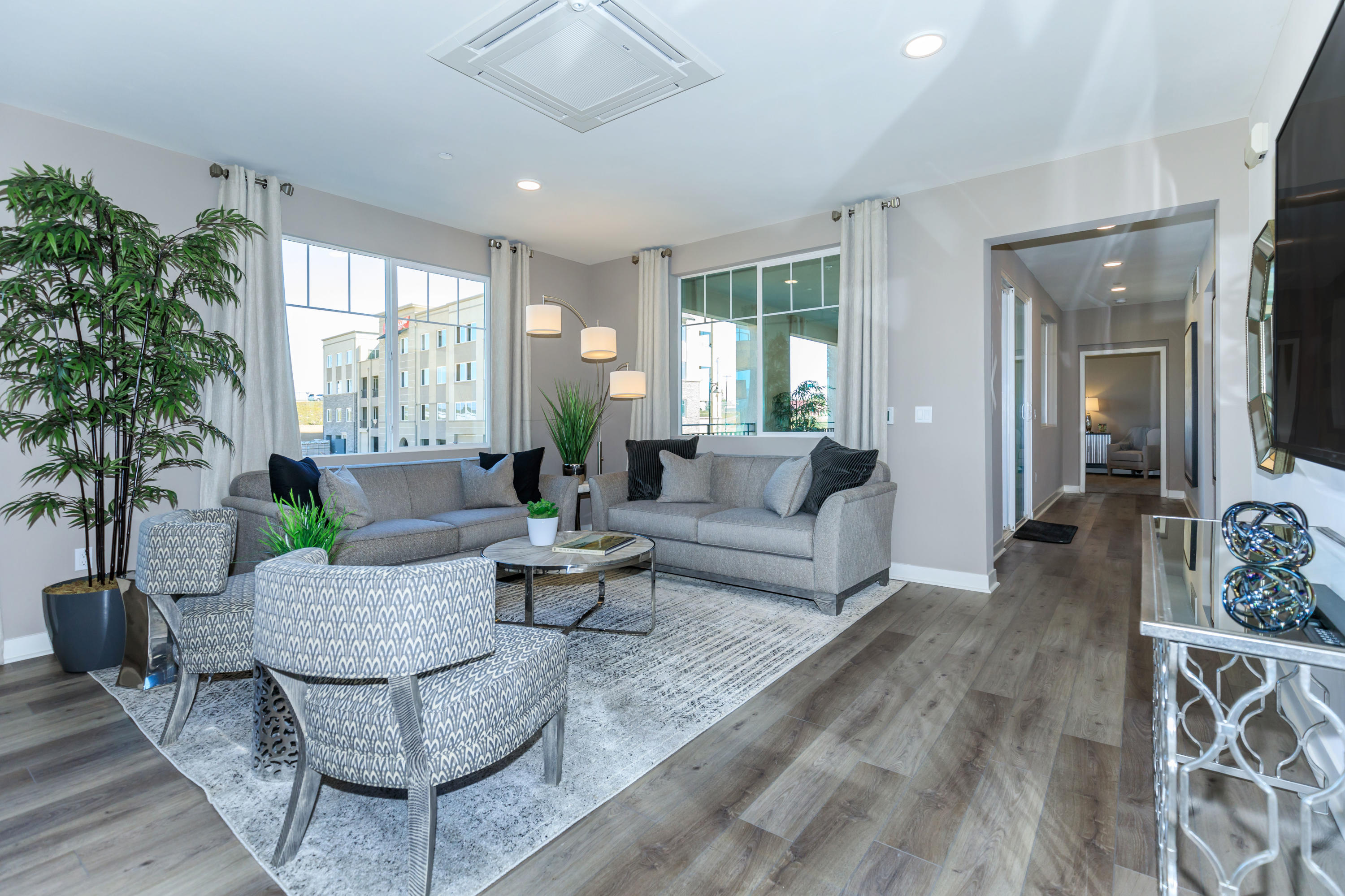 2810 Wagon Wheel Road, Unit 202 Oxnard, CA 93036 - Photo 3 of 33 01b