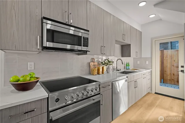 $718,000 | 3607 Linden Avenue North, Seattle, WA 98103