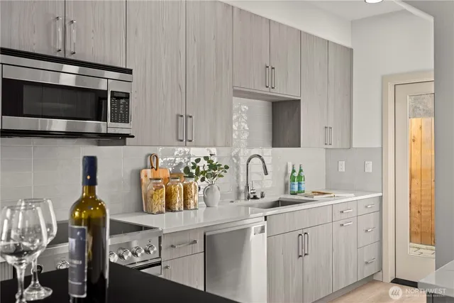 $718,000 | 3607 Linden Avenue North, Seattle, WA 98103