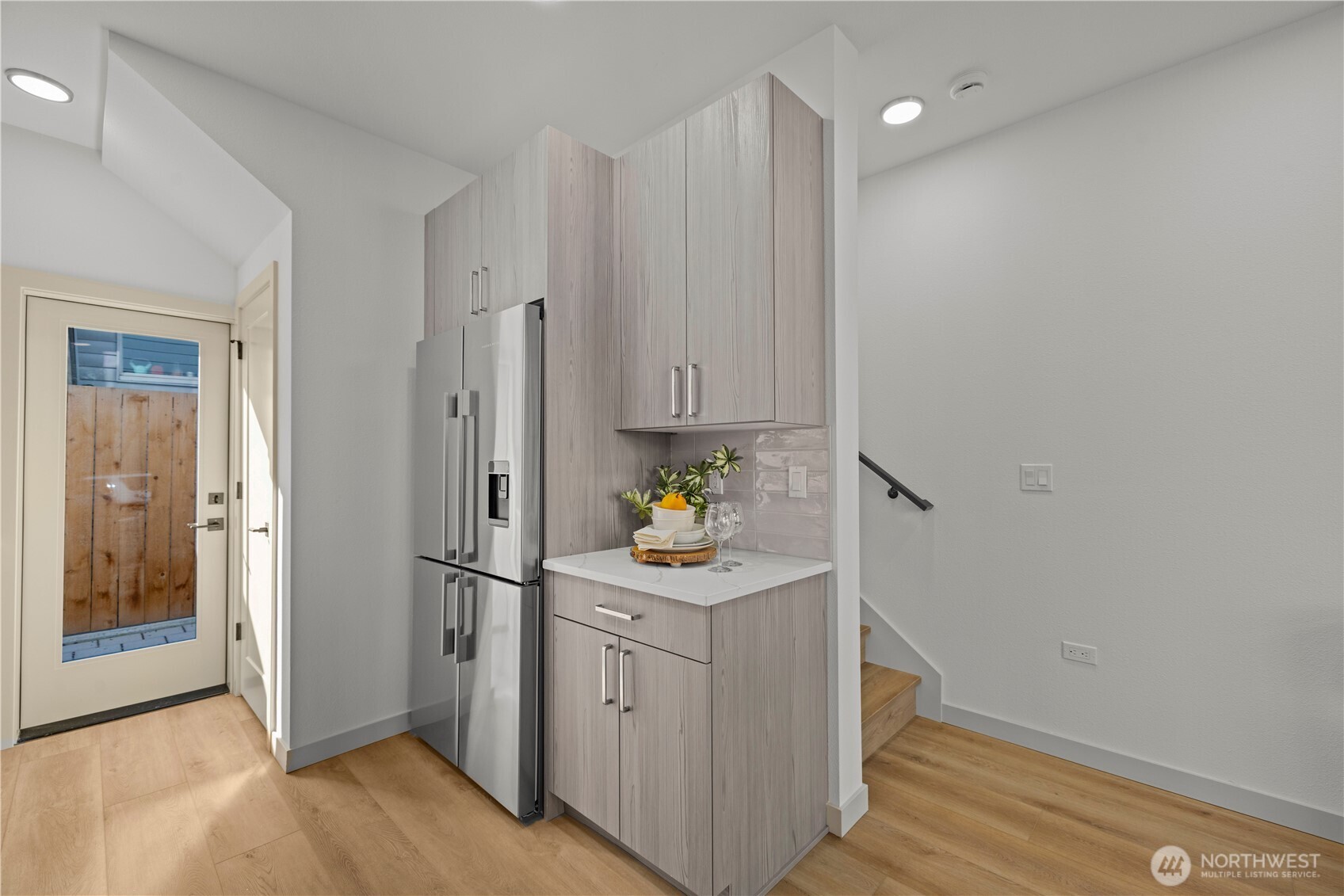 3607 Linden Avenue North Seattle, WA 98103 - Photo 13 of 29