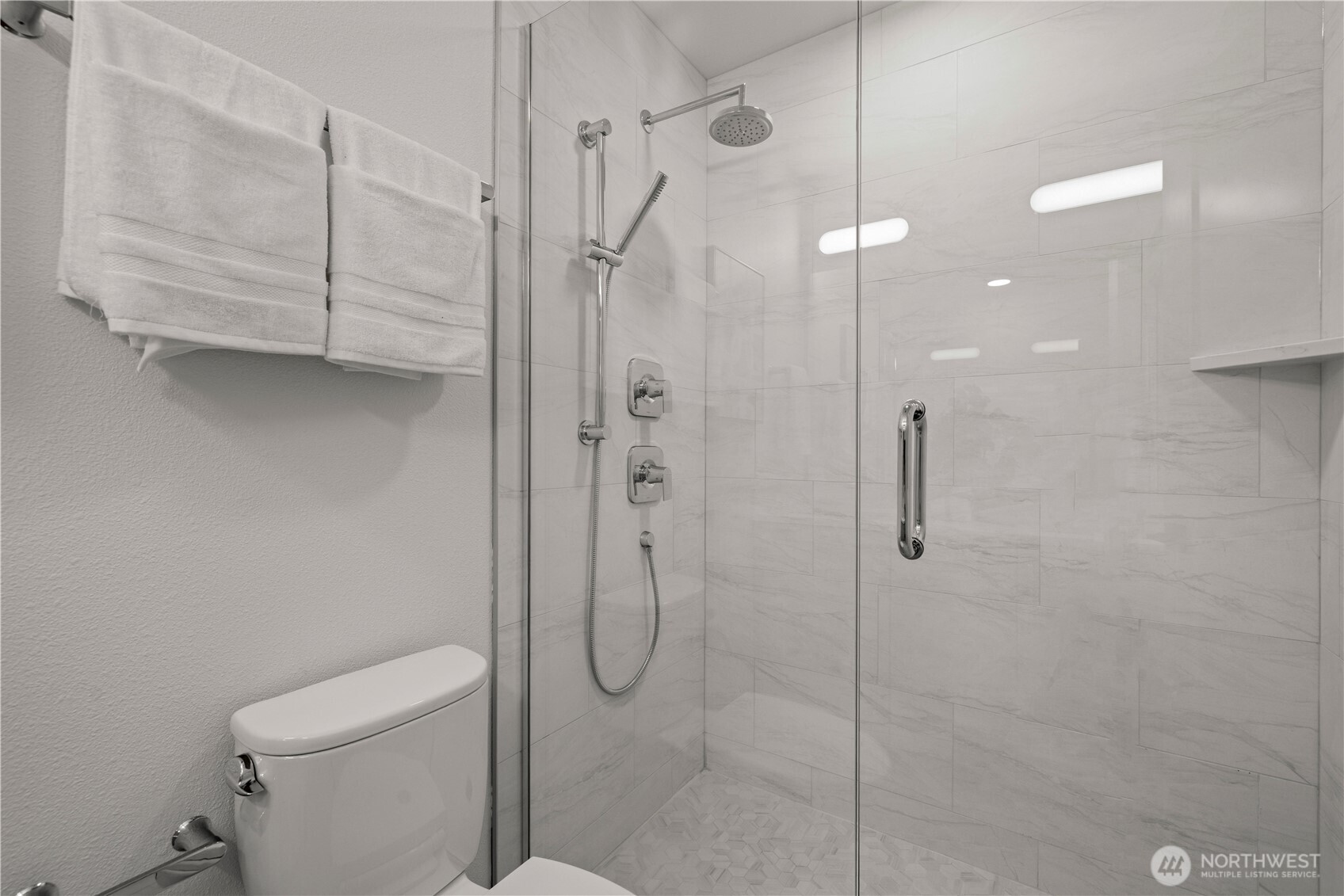 3607 Linden Avenue North Seattle, WA 98103 - Photo 17 of 29