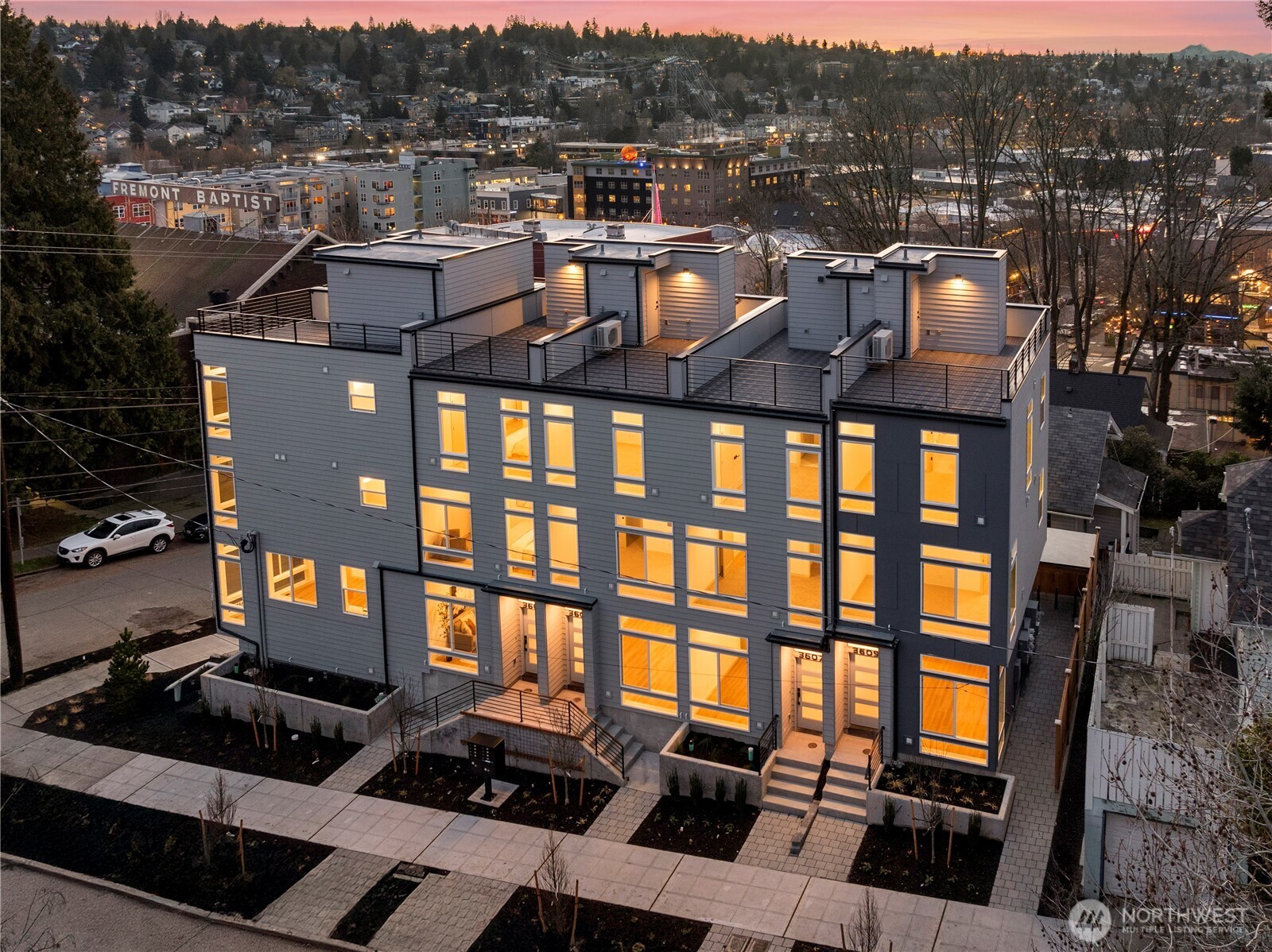 3607 Linden Avenue North Seattle, WA 98103 - Photo 2 of 29