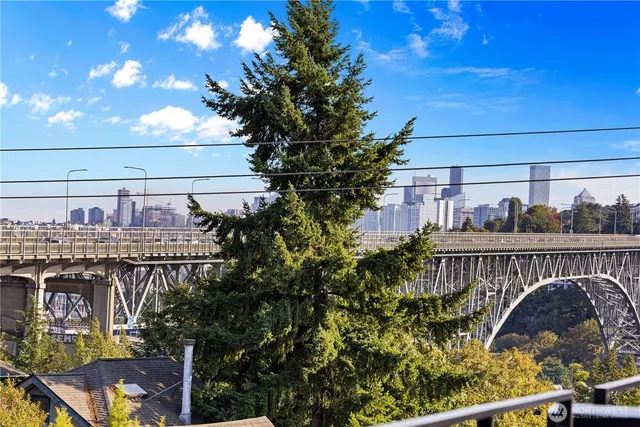 $718,000 | 3607 Linden Avenue North, Seattle, WA 98103