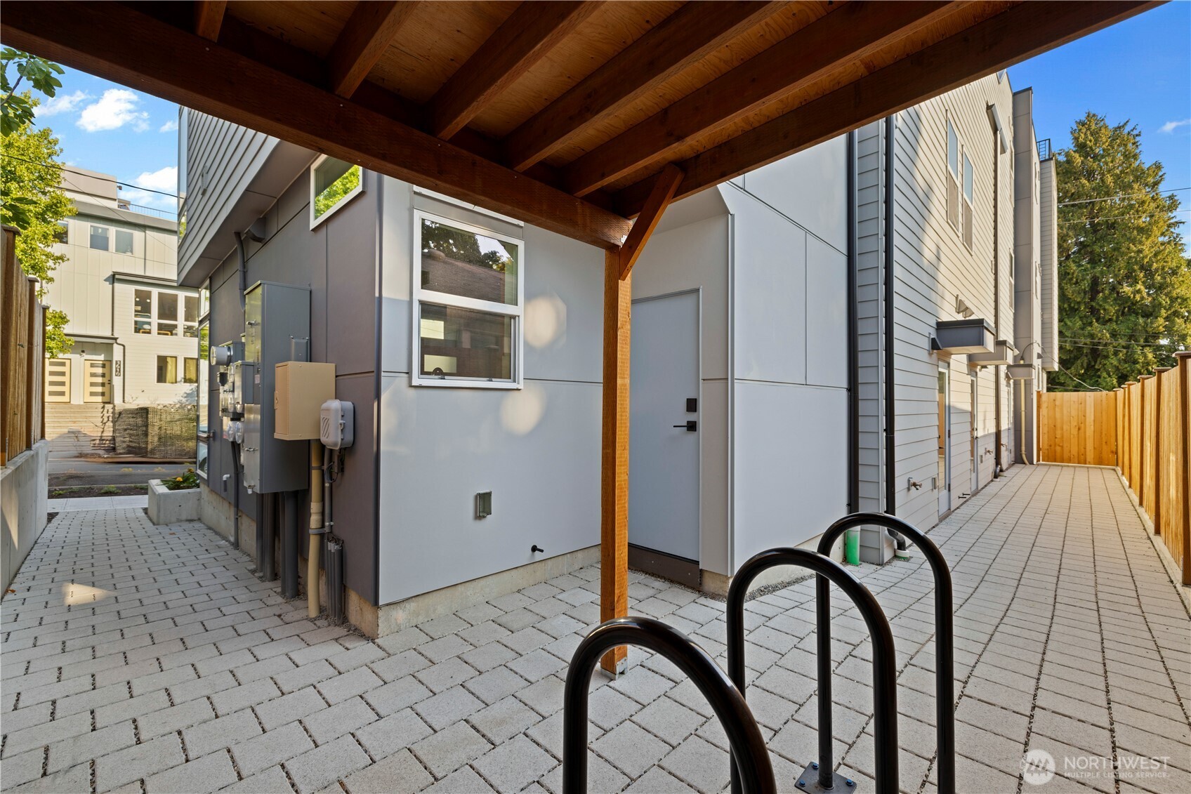 3607 Linden Avenue North Seattle, WA 98103 - Photo 25 of 29