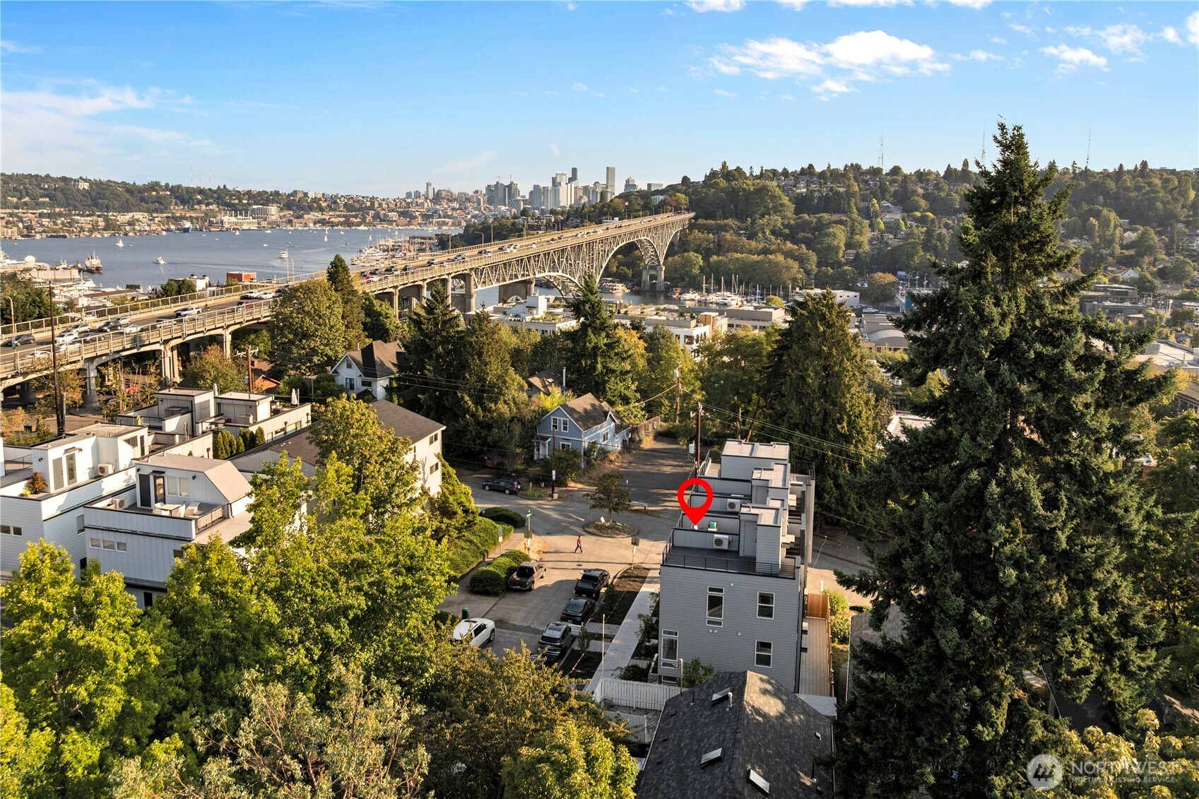 3607 Linden Avenue North Seattle, WA 98103 - Photo 5 of 29