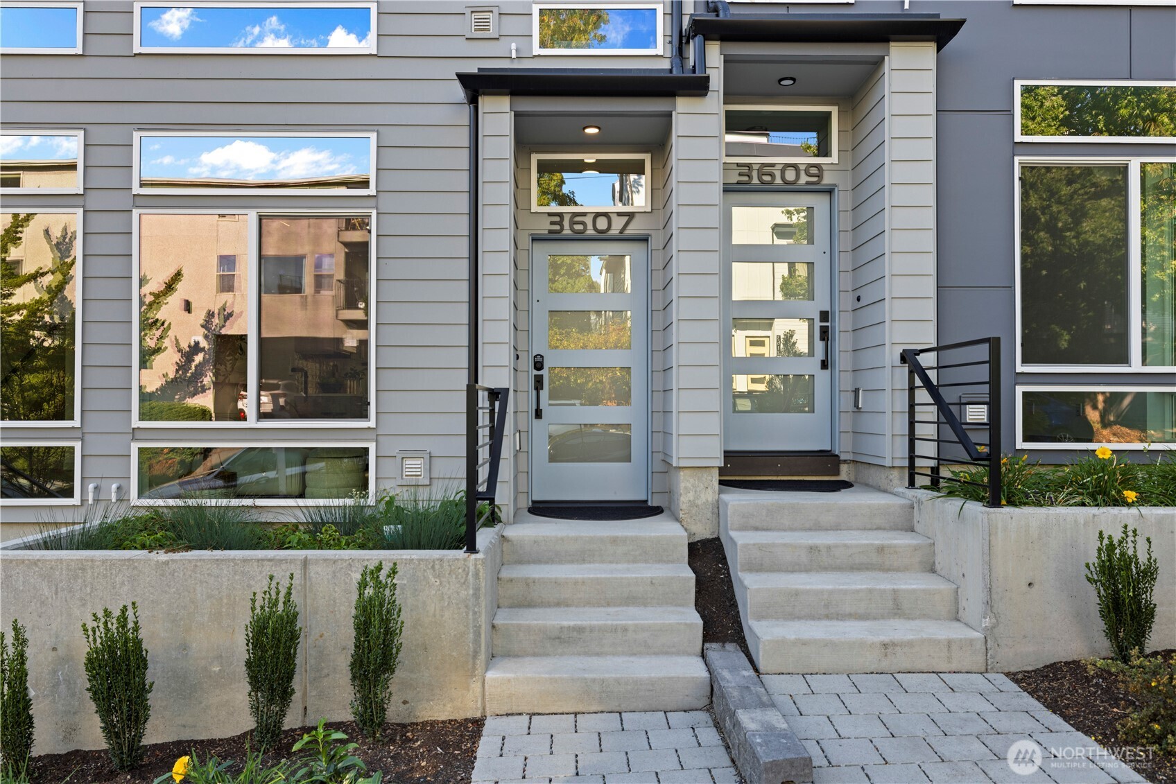 3607 Linden Avenue North Seattle, WA 98103 - Photo 7 of 29