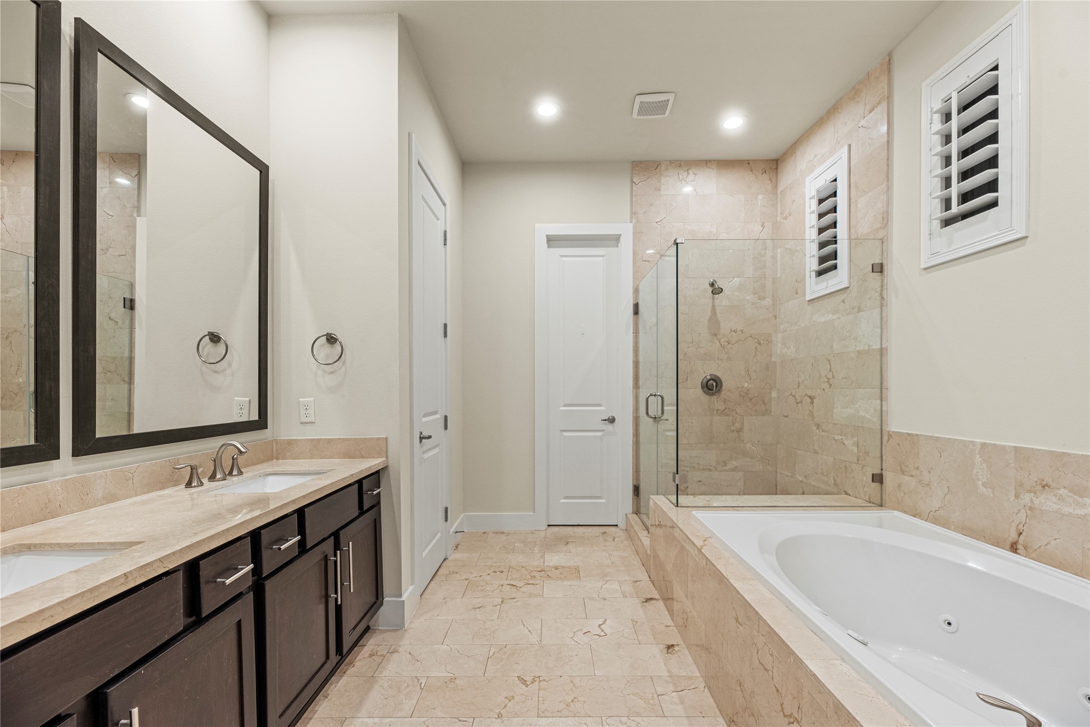 2513 B Garrow Street Houston, TX 77003 - Photo 24 of 29 Luxurious primary bathroom.