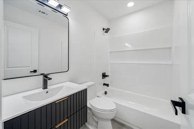 $330,000 | 2902 Lowell Drive, Irving, TX 75062