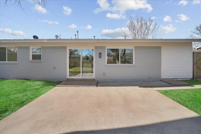 $330,000 | 2902 Lowell Drive, Irving, TX 75062