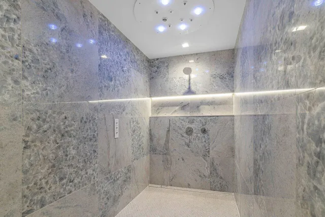 a en suite bathroom with a toilet