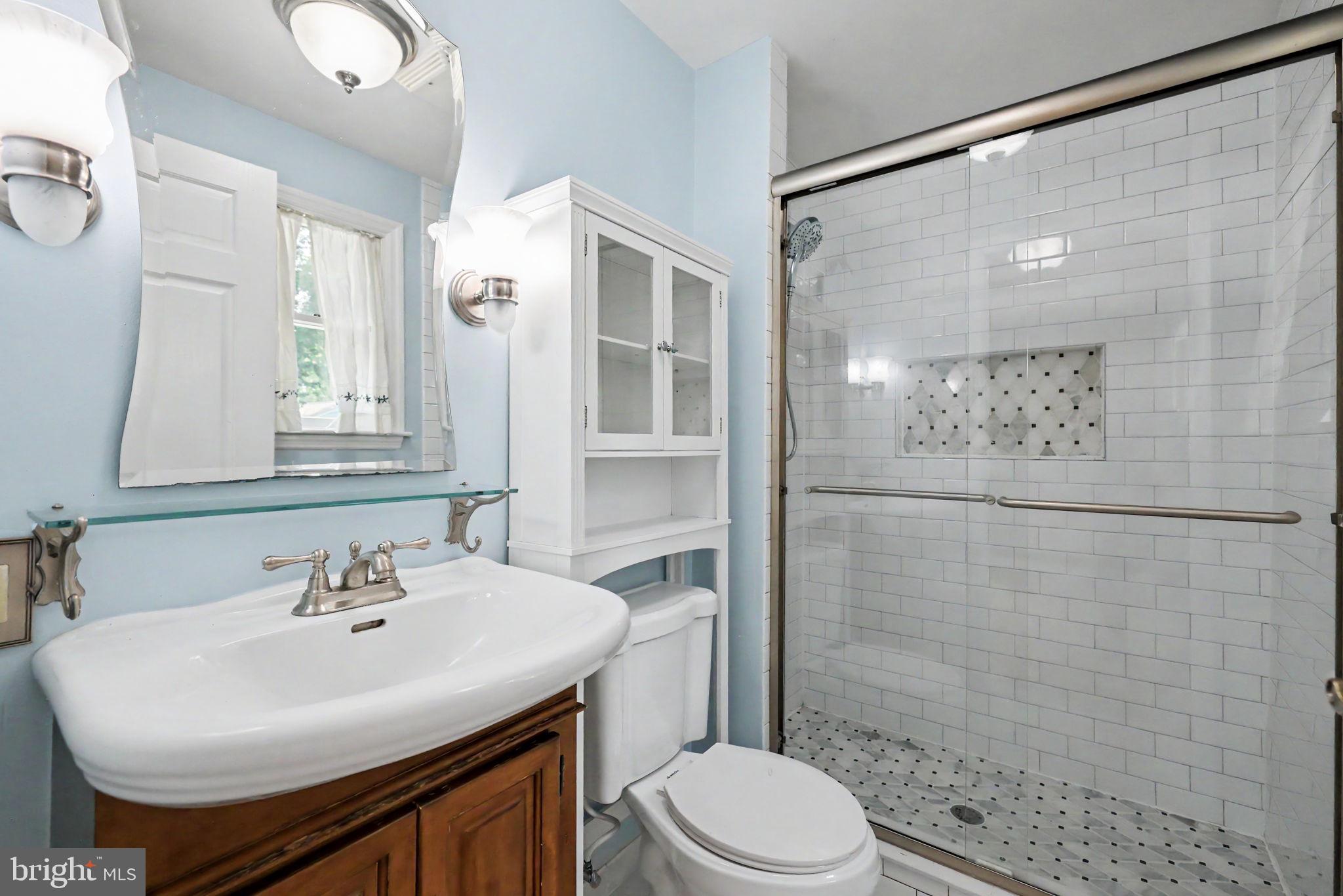 3128 Wayne Road Falls Church, VA 22042 - Photo 33 of 49 Upper bath