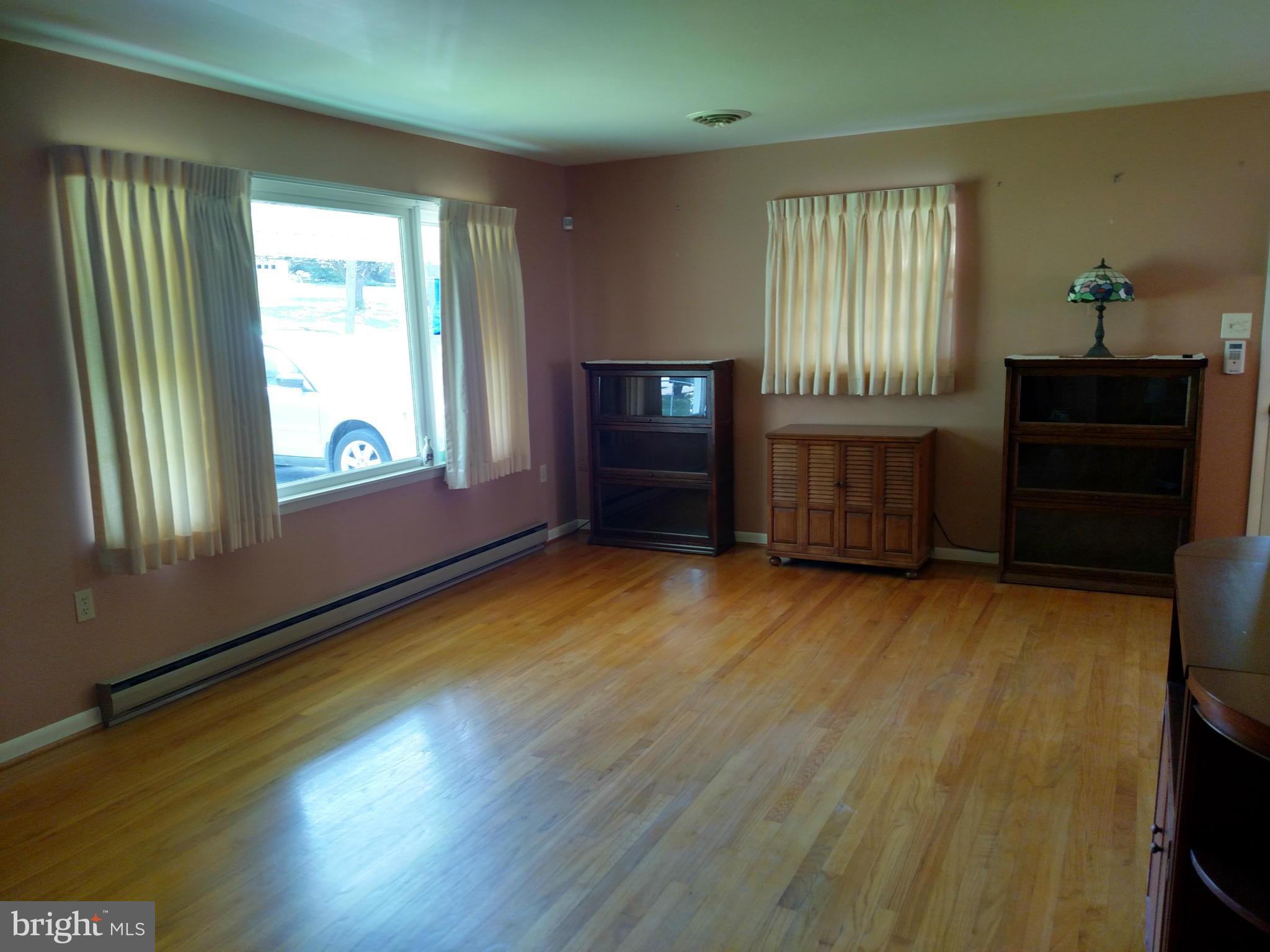 7956 McKaig Road Frederick, MD 21701 - Photo 8 of 18 Living Room