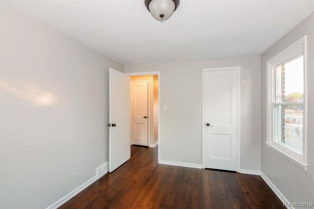 1583 Bournemouth Road Grosse Pointe Woods, MI 48236 - Photo 11 of 13