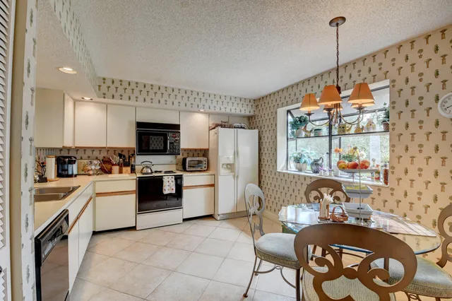 $325,000 | 7861 La Mirada Drive, Boca Raton, FL 33433