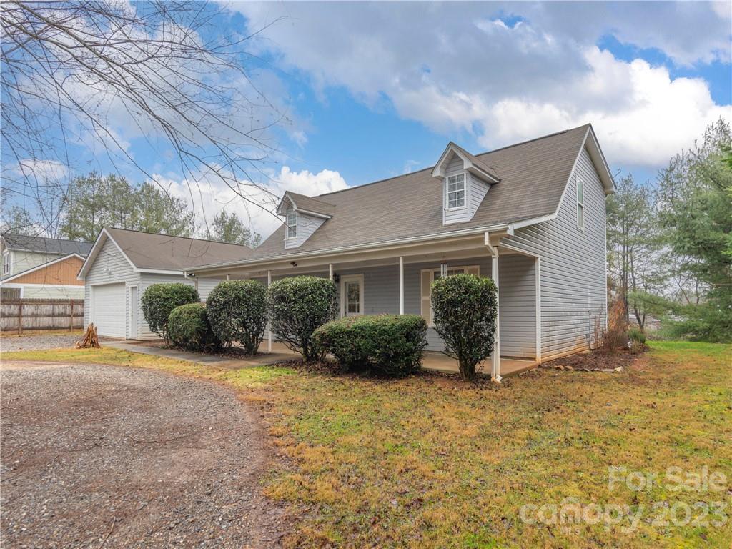 1116 Alexander Road Leicester, NC 28748 - Photo 2 of 37 Gallery Image 2