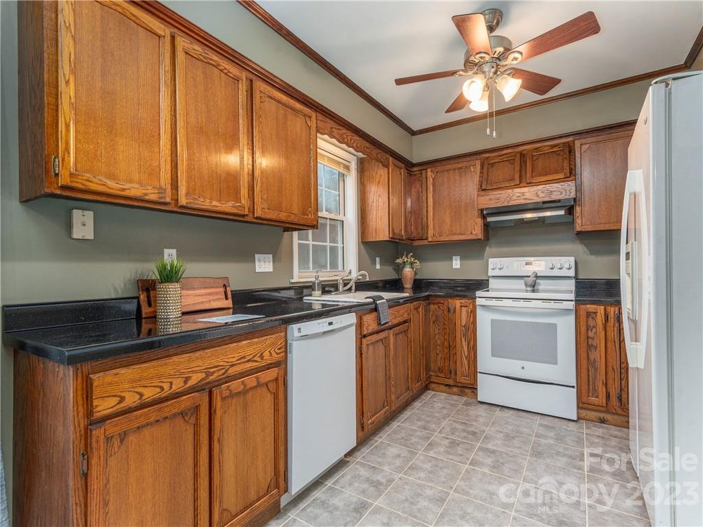 1116 Alexander Road Leicester, NC 28748 - Photo 7 of 37 Gallery Image 7