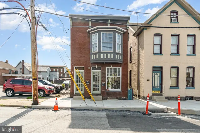 a view of a building with car parked