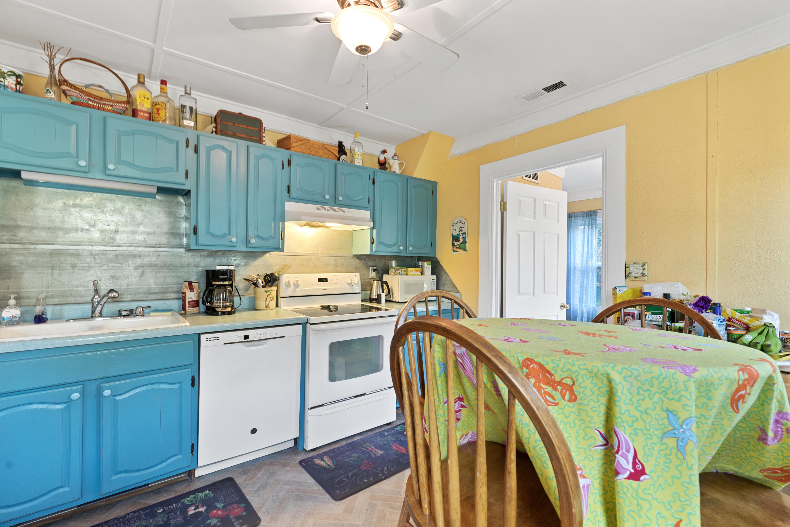 604 West Ashley Avenue Folly Beach, SC 29439 - Photo 17 of 43 604WestAshleyAvenue- KeenEyeMarketing001