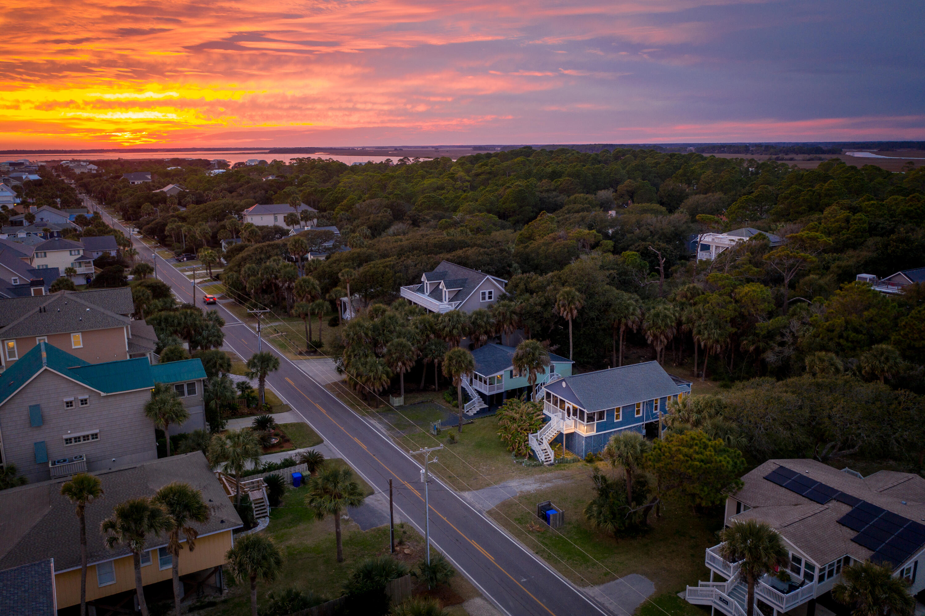 604 West Ashley Avenue Folly Beach, SC 29439 - Photo 5 of 43 604WestAshleyAvenue- KeenEyeMarketing004